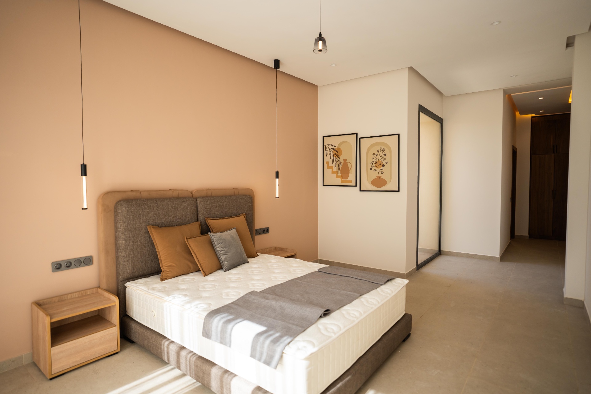 Chambre aux tons pêche et terracotta
