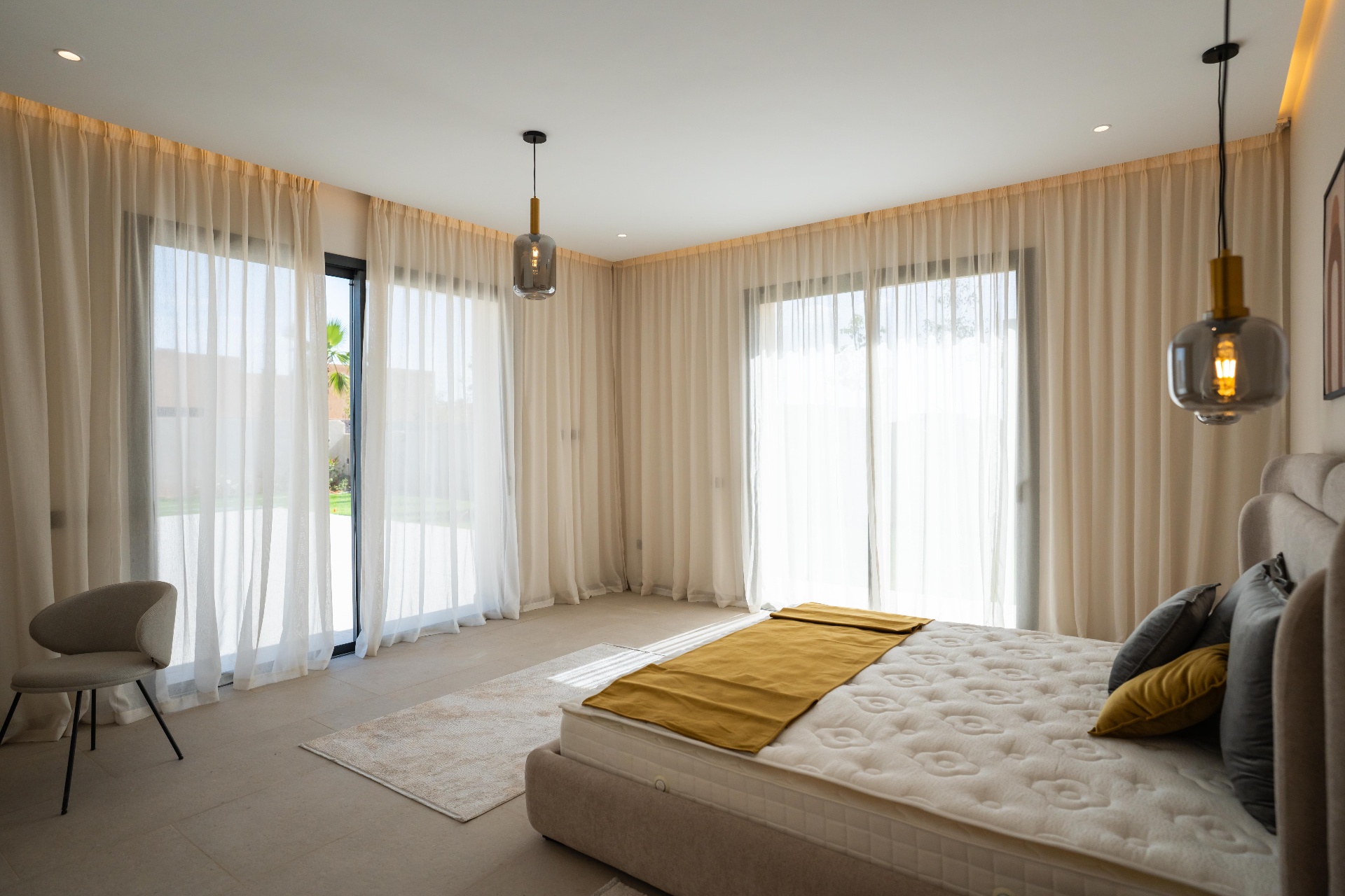 Suite lumineuse avec grandes baies vitrées